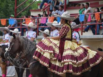 Domingo 4pm